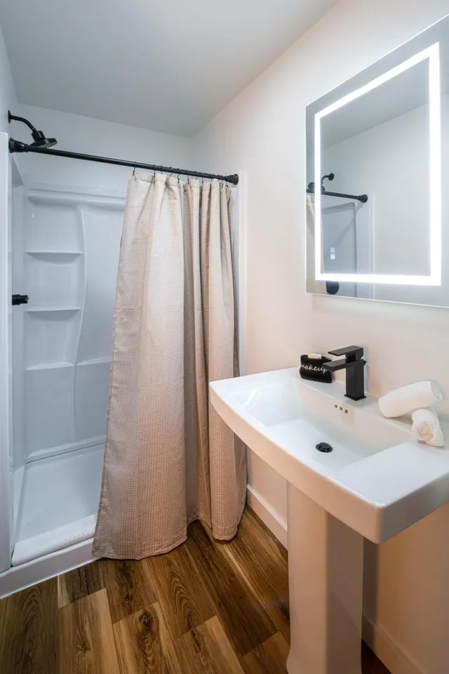 غرفة سوبيريور بسرير كوين، The Town House Lodge 6/7