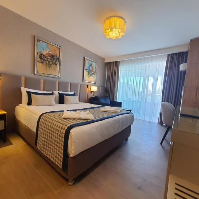 غرفة بسرير كينج بجاكوزي، Sunthalia Hotels & Resorts Ultra All Inclusive Adults Only Party Hotel Side 1/10