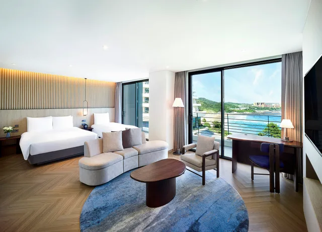 غرفة بريميير عائلية بسريرين منفصلين، Parnas Hotel Jeju 2/2