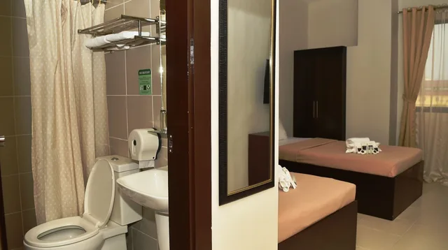 غرفة قياسية بسريرين منفصلين، Columbus Plaza Hotel 6/6