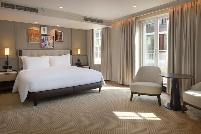 1 Bedroom, Renovated, Suite, King Bed, Sofa, Terrace، Radisson Blu Hotel London Bond Street 3/9