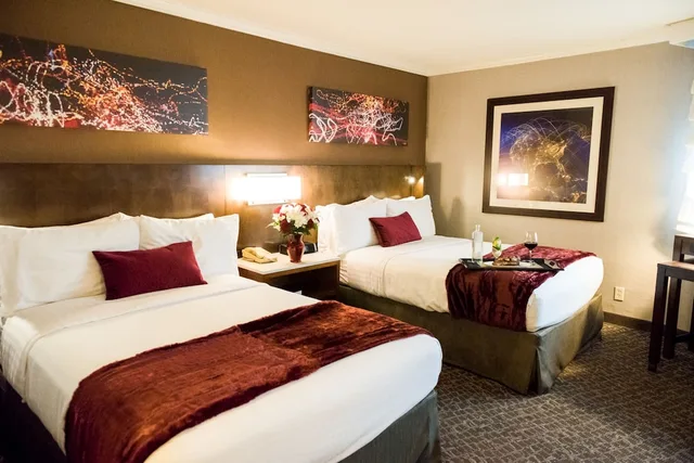 غرفة قياسية بسريرين مزدوجين لذوي الإعاقة، Holiday Inn Long Beach Airport 3/8