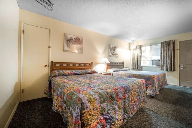 غرفة بسريرين كوين، Rodeway Inn La Grande 2/3