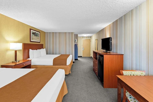 Standard, 2 Queen Beds, Accessible, Best Western Cascadia Inn 3/5
