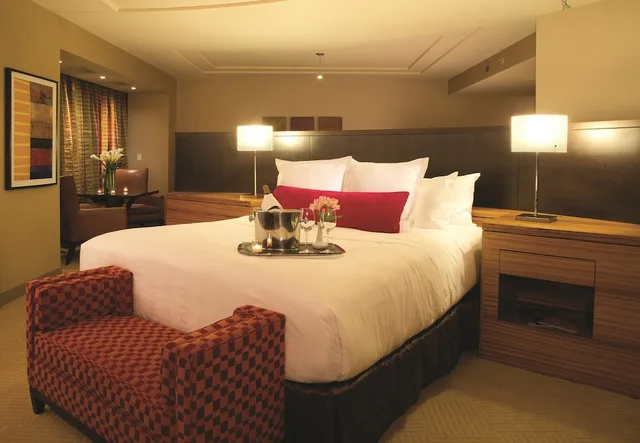 جناح فاخر ركني بسرير كينج، MGM Grand Detroit 1/4