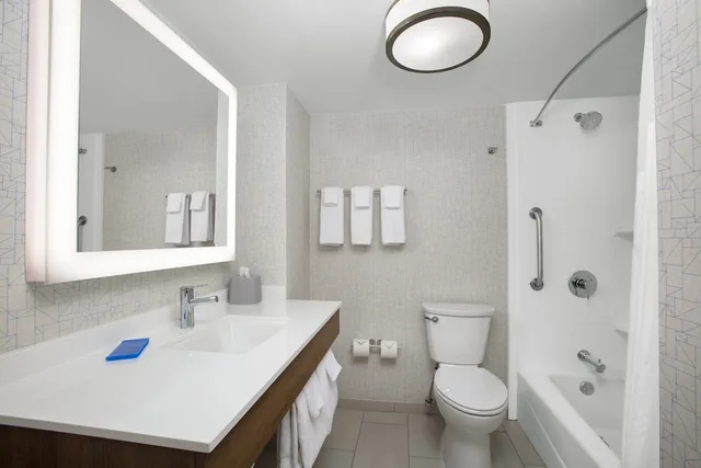 غرفة قياسية بسرير كينج، Holiday Inn Express Charleston-Civic Center 3/4