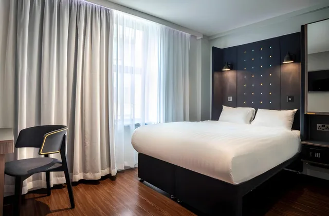 Standard, Point A Hotel Paddington 1/2
