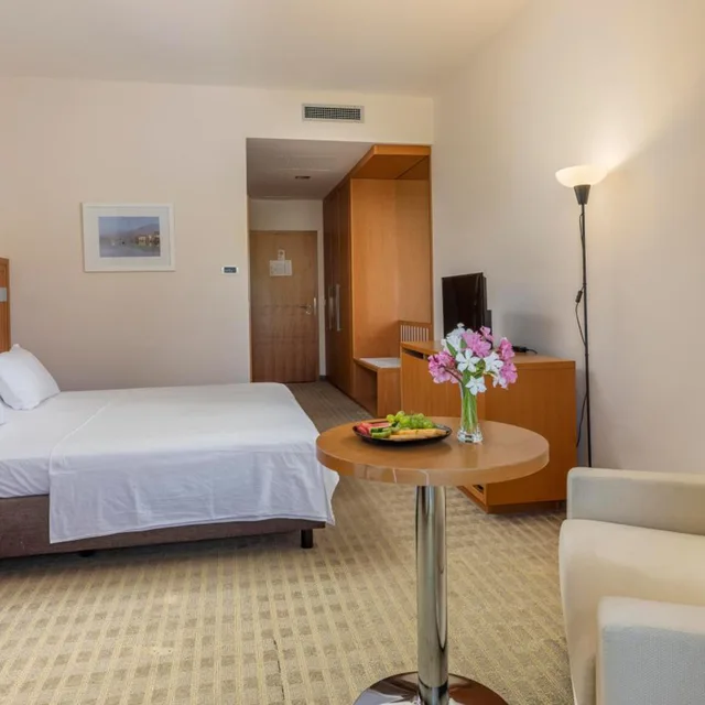 غرفة سوبيريور بسرير مزدوج بإطلالة على المتنزه بشرفة، Family Hotel La Luna – All inclusive 2/6