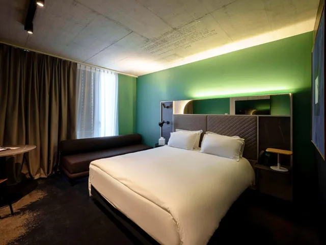 غرفة كلاسيكية بسرير كوين مع أريكة، Mercure Hotel Delemont 6/10