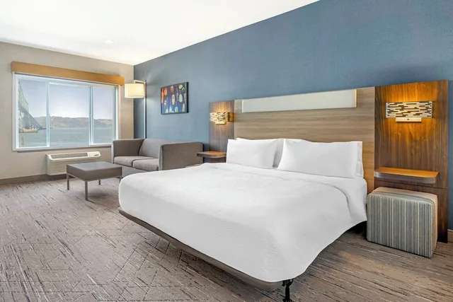 جناح بسرير كينج مع أريكة، Holiday Inn Express Hotel Suites Astoria 1/8