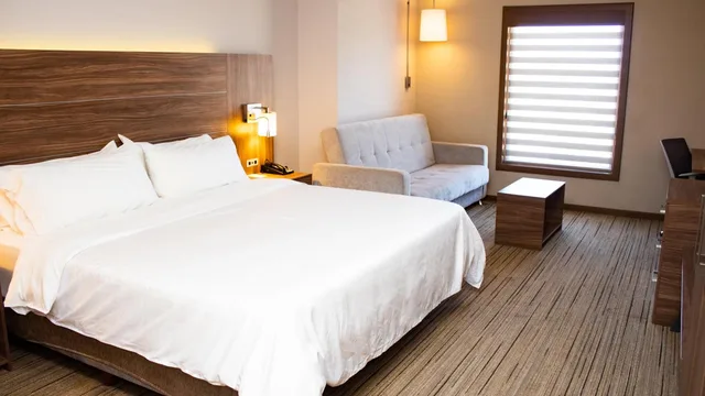 جناح، Holiday Inn Express Guaymas 2/10