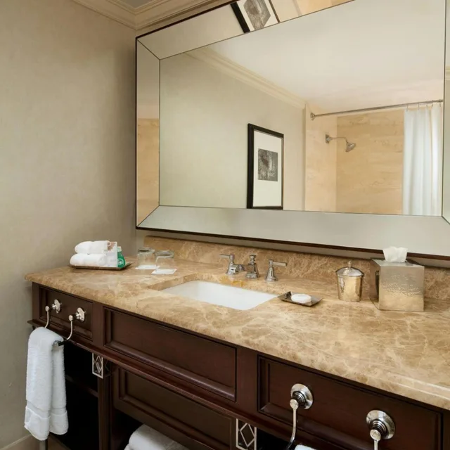 غرفة غراند فاخرة ركنية بسرير كينج، St Regis Hotel 3/3