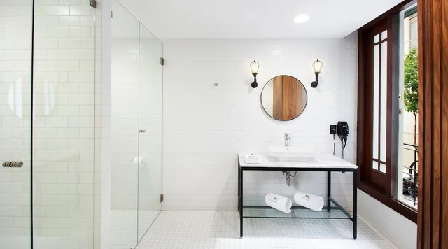جناح بسرير كوين بشرفة، Hotel MX mas reforma CDMX, Trademark Collection by Wyndham 10/10
