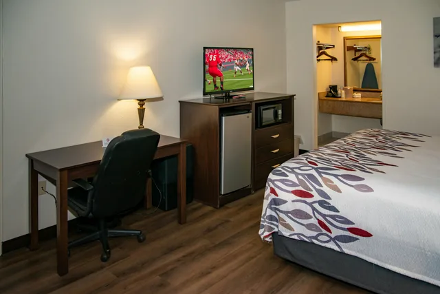 غرفة سوبيريور بسرير كينج، Red Roof Inn Tallahassee East 2/4
