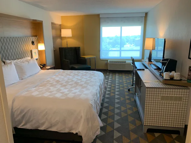 غرفة بسرير كينج، Holiday Inn Martinsburg 1/6