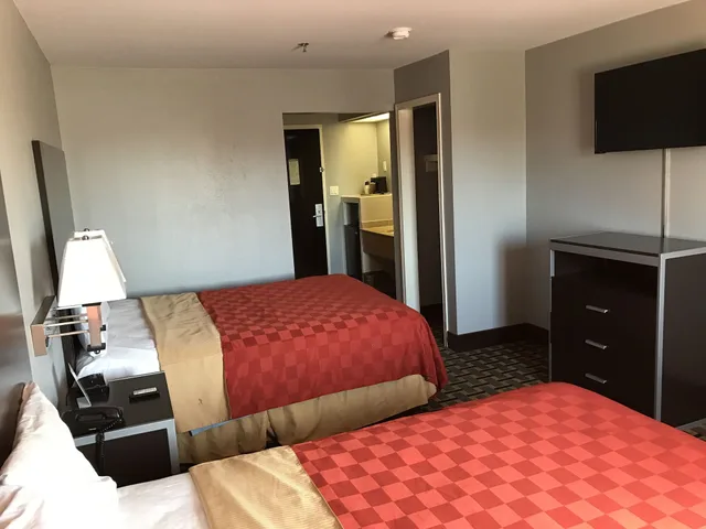 غرفة قياسية بسريرين كوين للمدخنين، Express Inn Weslaco Mercedes 5/8