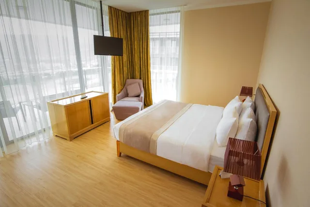 جناح بشرفة، Lisi Hills Hotel 10/10