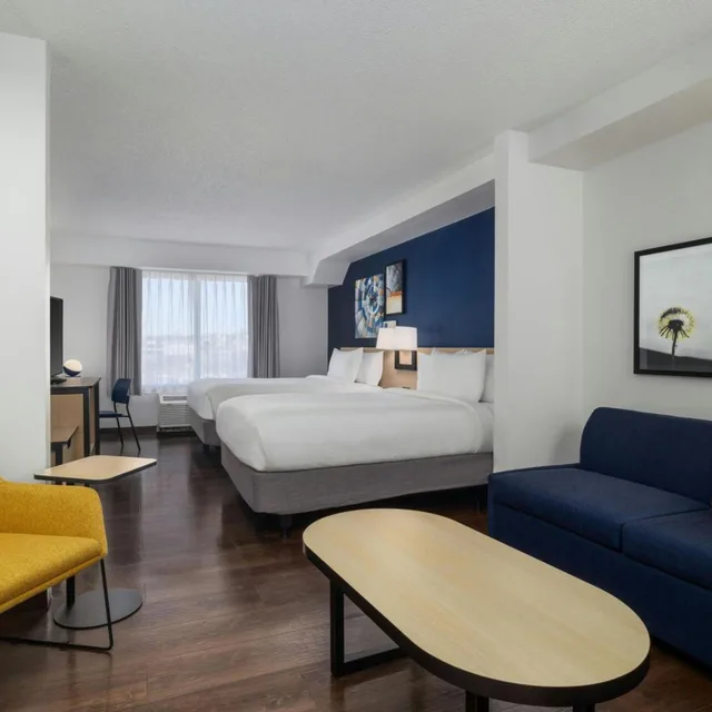 Room, 2 Queen Beds, Sofa, City Express by Marriott Redmond Airport 1/2