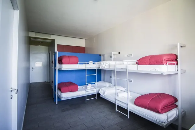غرفة قياسية رباعية بأسرّة بطابقين، Centre Esplai Hostel 2/4