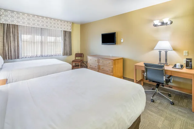 غرفة قياسية بسريرين كوين، Clarion Hotel & Suites Fairbanks near Ft Wainwright 3/10