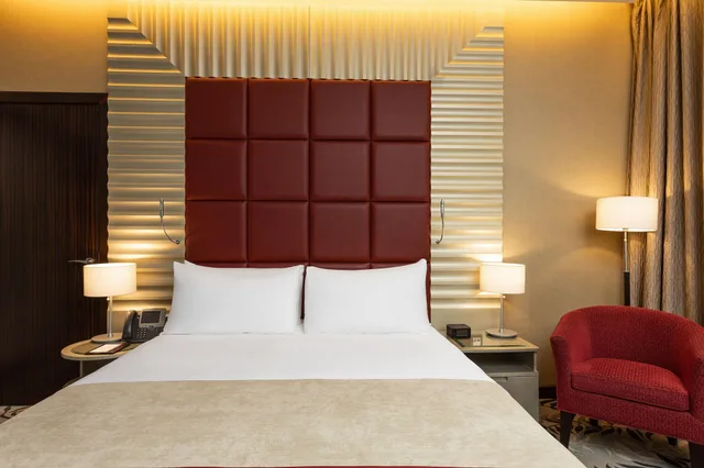 Room, King Bed, Garden View, Club Floor, Crowne Plaza Riyadh Itcc 3/7