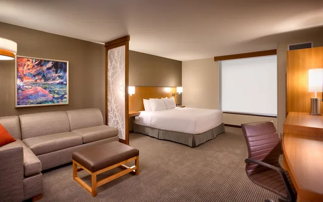 غرفة بسرير كينج مع أريكة، Hyatt Place St George 4/7
