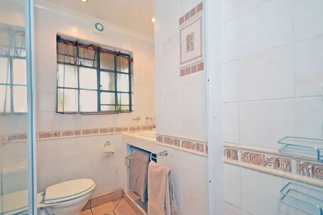 Imperial, Rain, Suite, Twin Beds، Cherry Tree Cottage Linden Bed And Breakfast 3/3