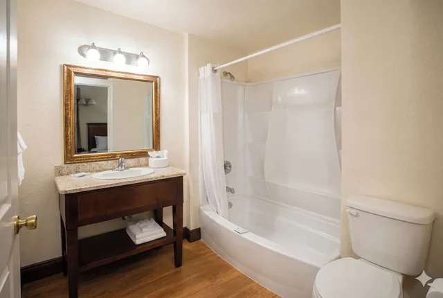 غرفة بسريرين مزدوجين، Sacramento Inn & Suites Cal Expo I-80 8/9