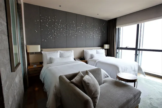 غرفة ديلوكس بسريرين منفصلين، The Westin Chongqing Liberation Square 2/8