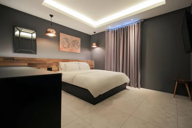 Standard, Hotel Yaja Jeongwang 1/3