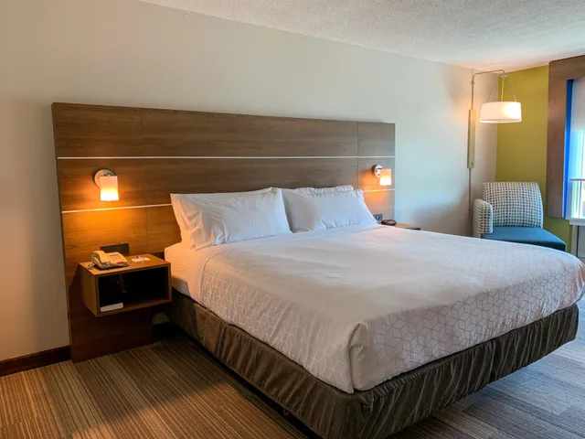 Room, King Bed, Holiday Inn Express & Suites Lexington Dtwn Area-Keenland 3/4