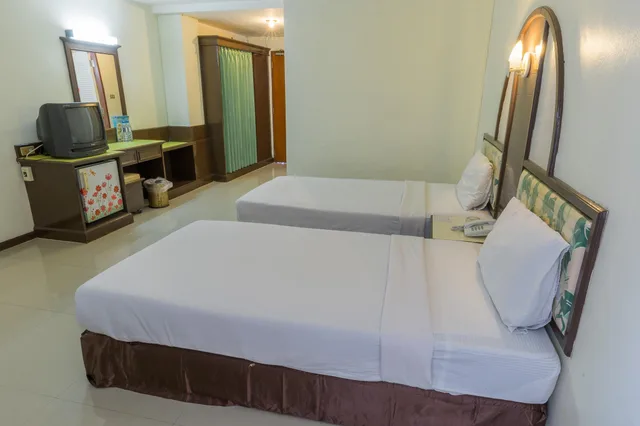 غرفة قياسية بسريرين منفصلين، Lake Inn Hotel 1/2