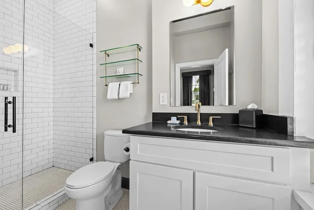 Monroe, Deluxe, Single, King Bed، Germantown Inn 10/10