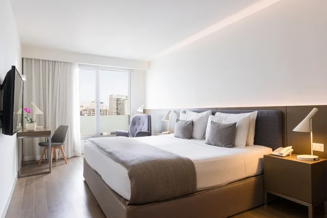 غرفة بسرير كينج، Dazzler By Wyndham Lima San Isidro 1/5