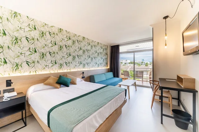 Superior, Double Bed, Balcony, Palas Pineda 1/2