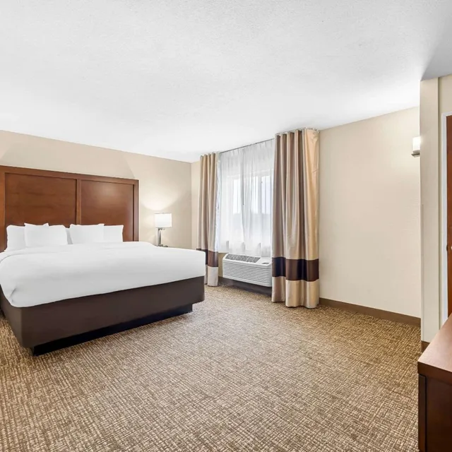 جناح، Comfort Inn Suites Pueblo 1/7