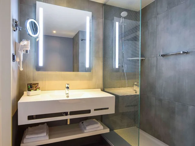 غرفة قياسية بسريرين منفصلين، Novotel Szczecin Centrum 5/10