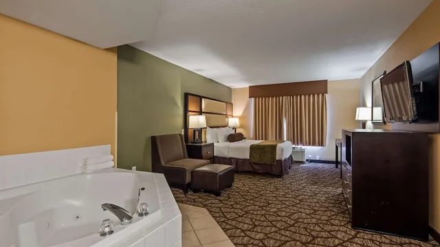 غرفة قياسية بسرير كوين لذوي الإعاقة، Best Western Plus Vancouver Mall Dr. Hotel & Suites 1/2