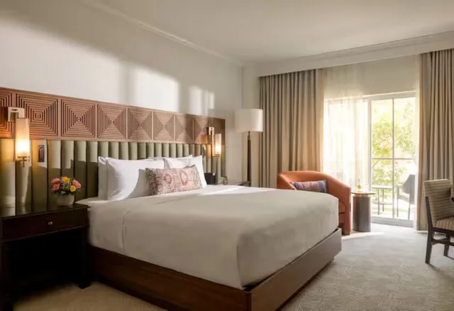 Guest Room, Deluxe, King Bed, Hill Country View, Signia by Hilton La Cantera Resort & Spa 3/4