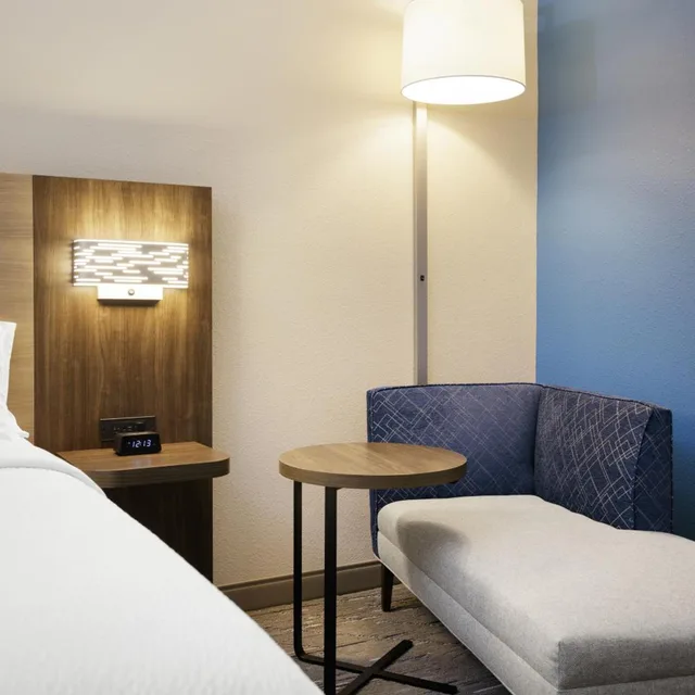 غرفة ديلوكس بسرير كينج، Holiday Inn Express Peachtree Corners Norcross 2/7