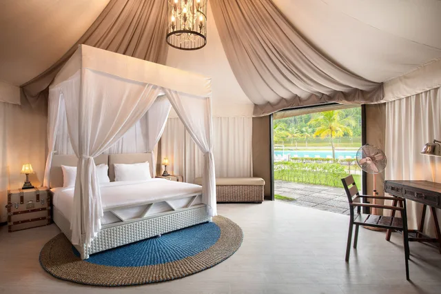 خيمة بسرير كينج بإطلالة على المسبح بحوض جاكوزي، Natra Bintan, a Tribute Portfolio Resort 2/4