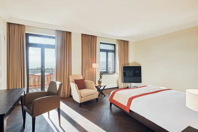 Deluxe, King Bed, Zephyr View, Balcony، The Dolder Grand 3/6