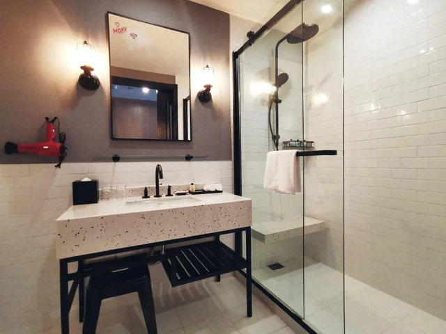 غرفة بسرير كينج بإطلالة على المدينة، Moxy Shanghai Hongqiao NECC 5/5