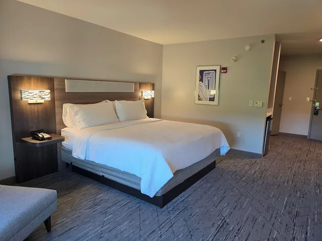 غرفة قياسية بسرير كينج لذوي الإعاقة، Holiday Inn Express Hotel Suites Smithfield Selma I 95 1/2