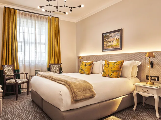 Classic Room, The Winchester Hotel 2/10