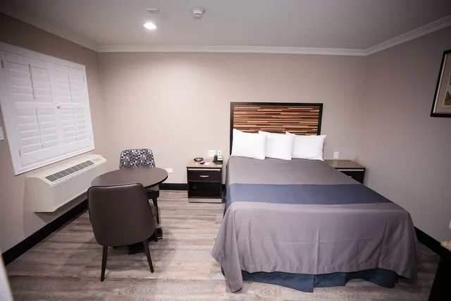 غرفة قياسية بسرير كوين، Diamond Bell Inn And Suites 1/5