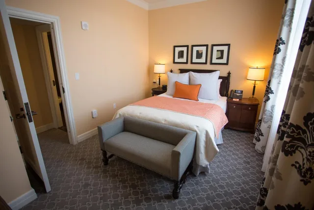 جناح تنفيذي، The Atherton Hotel At OSU 1/2