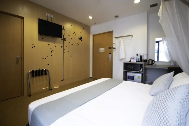 Connecting, 2 King Beds, Balcony, Victoria Hotel, a NuVe Group Collection 4/10