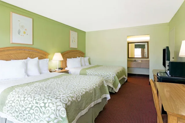 غرفة قياسية بسريرين كوين، Days Inn By Wyndham Washington 2/6