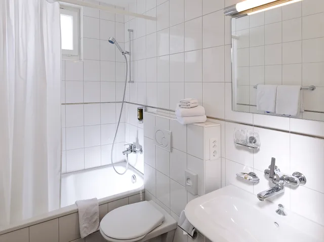 غرفة قياسية بسرير كينج، Beausite Hotel Interlaken 4/4